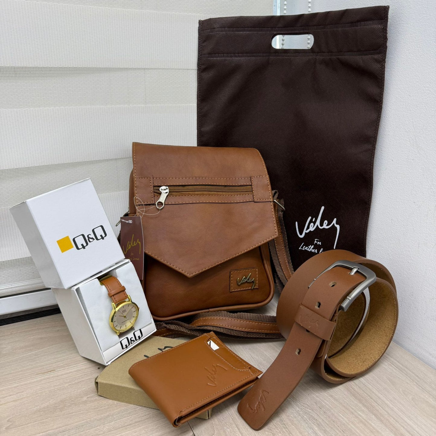 Combo Lancelot – Bolsa + Cartera + Correa + ¡Reloj Q&Q de obsequio!